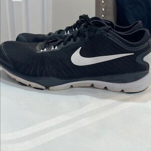 Nike Black and White Training Sneakers